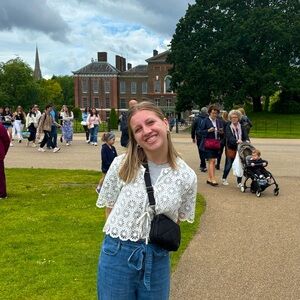 Meet your Posher, Emily